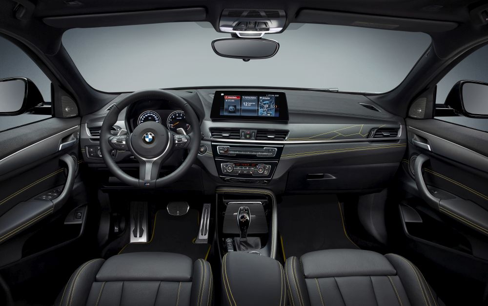 BMW X2 Edition GoldPlay utastere
