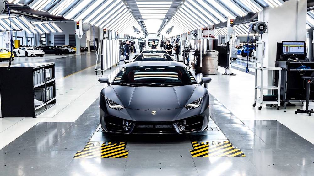 Lamborghini modellek a gyártósoron