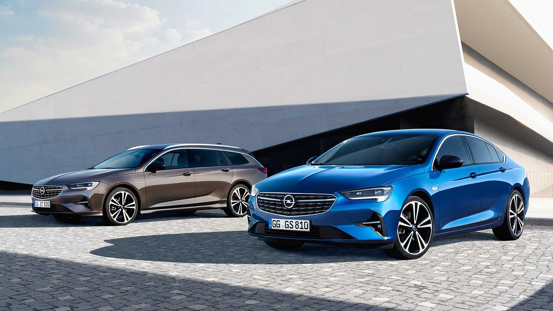 Opel Insignia kombi és liftback egymás mellett