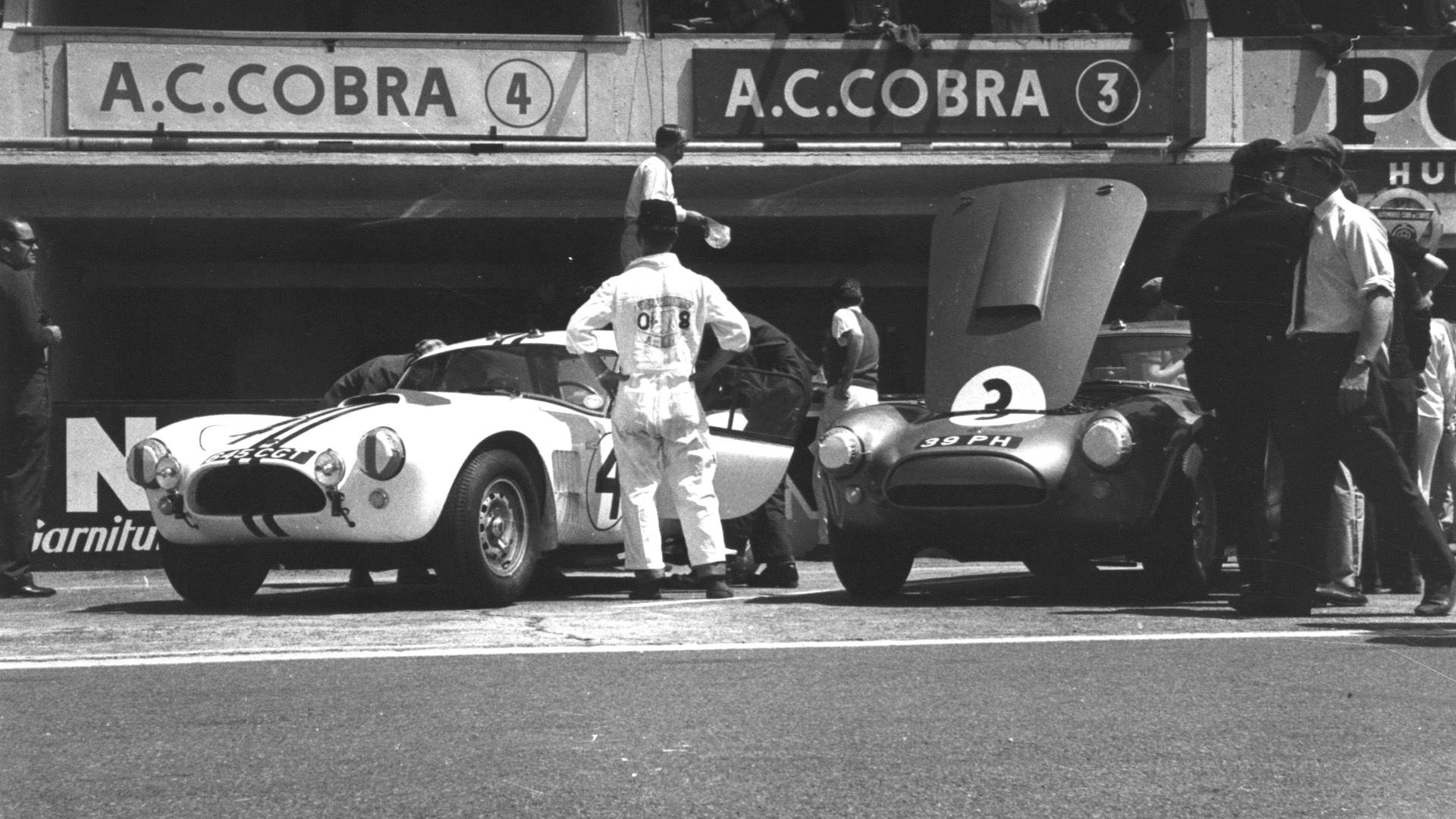az AC Cars gyári versenyautói az 1963-as Le Mans-i 24 órás futamon