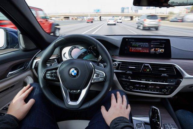 BMW 5 részleges önvezető funkció