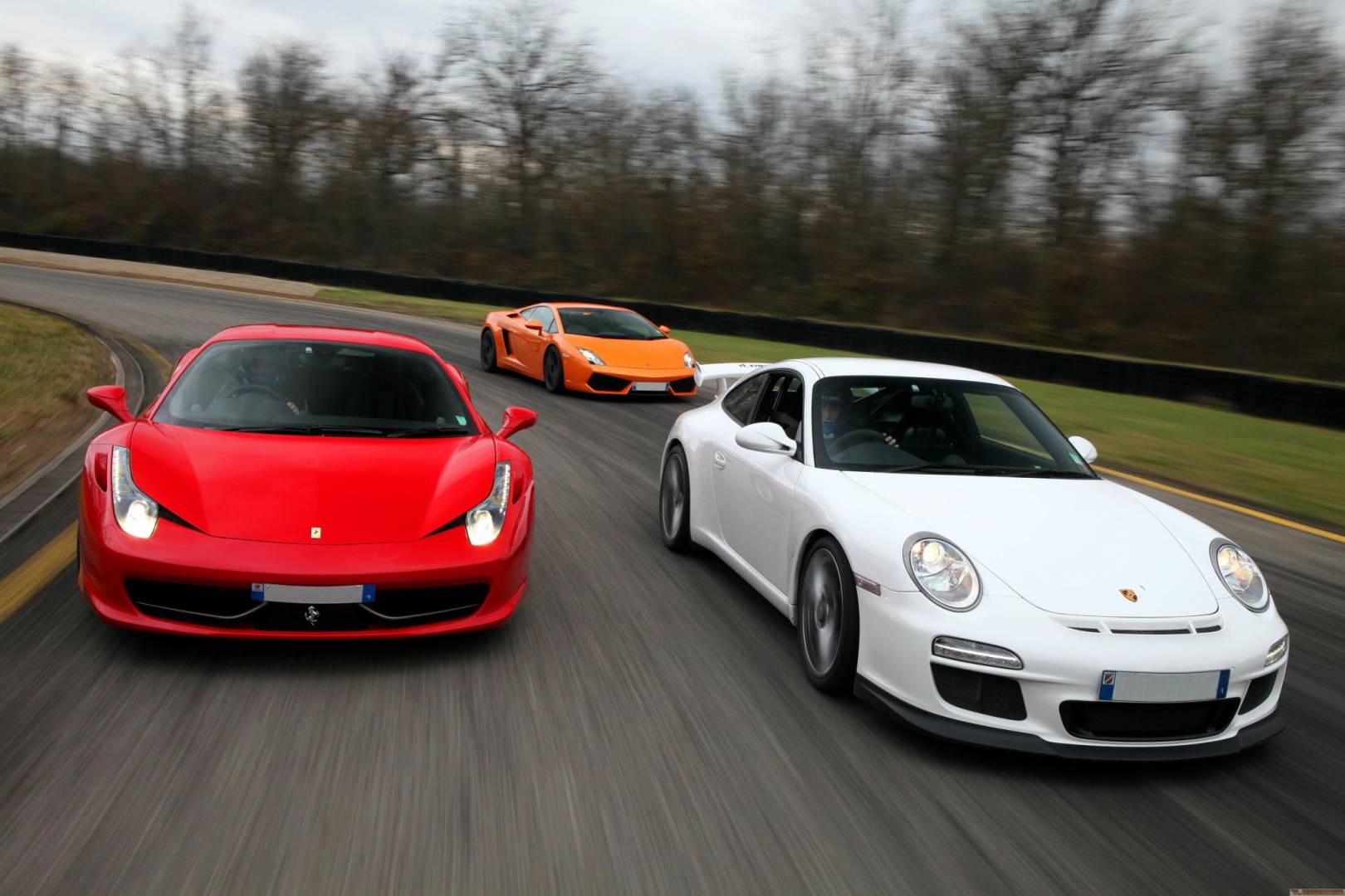 Porsche, Ferrari és Lamborghini menet közben
