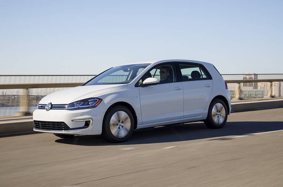 Volkswagen e-Golf elektromos autó oldalról
