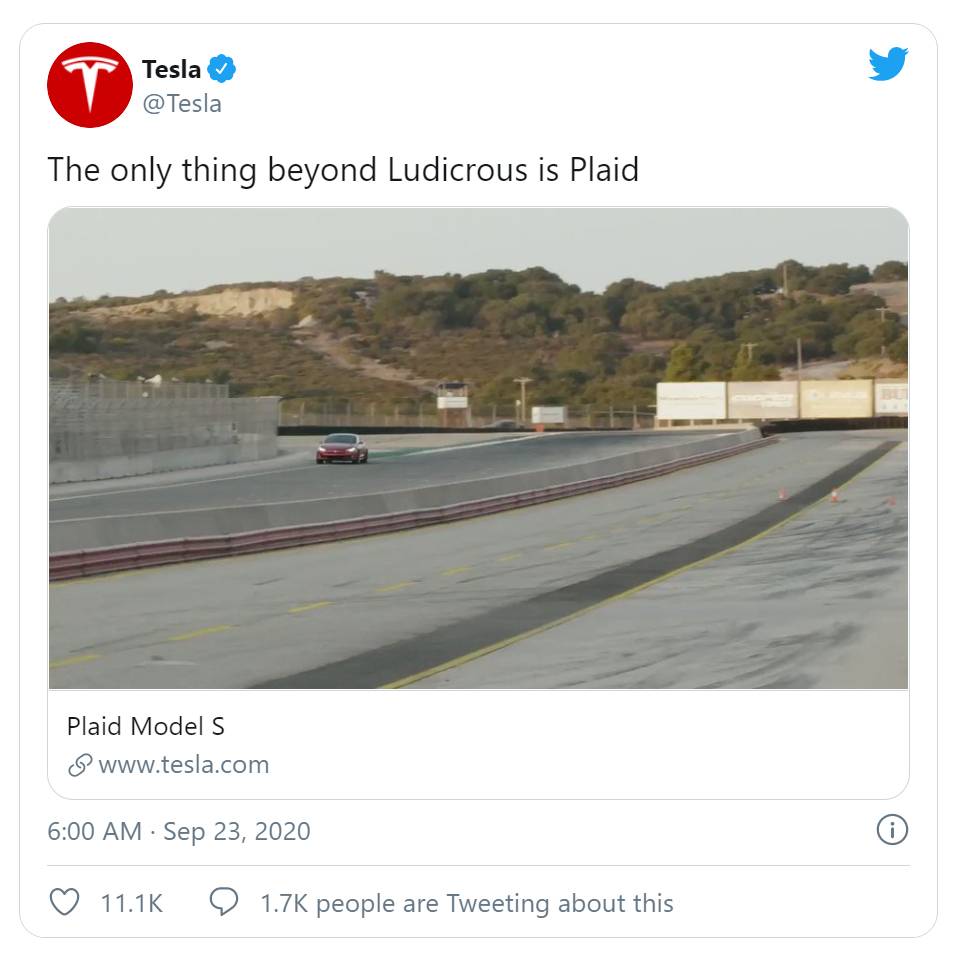 a Tesla hivatalos oldalának Twitter-bejegyzése a Model S Plaidről