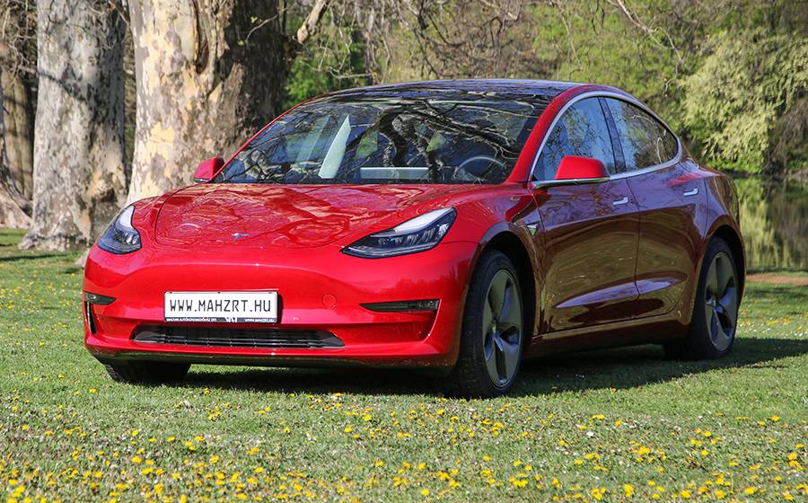 2018-as Tesla Model 3 elölről