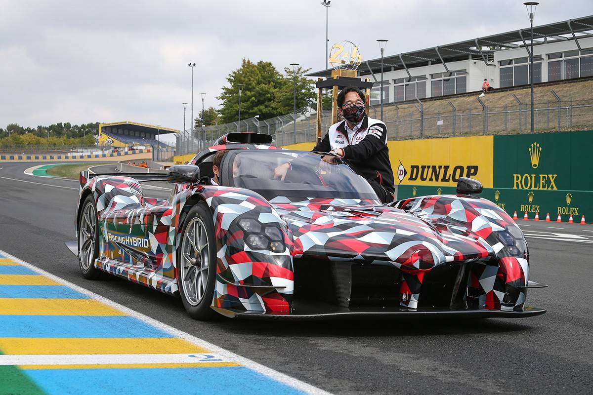 2021-es Toyota GR Super Sport próbakörön Le Mans-ban szemből